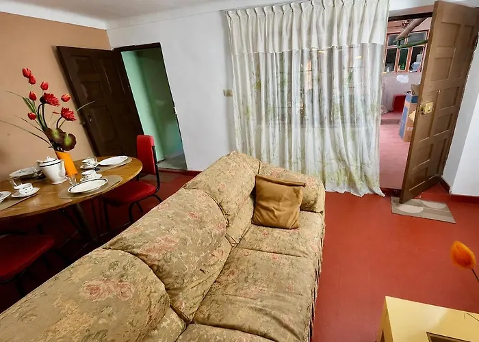 Airport House - Full With Courtyard Apartamento *